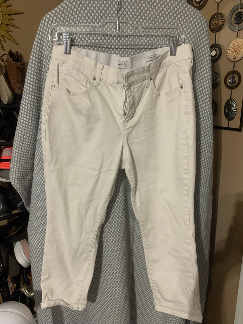 Wonderly cropped white jeans